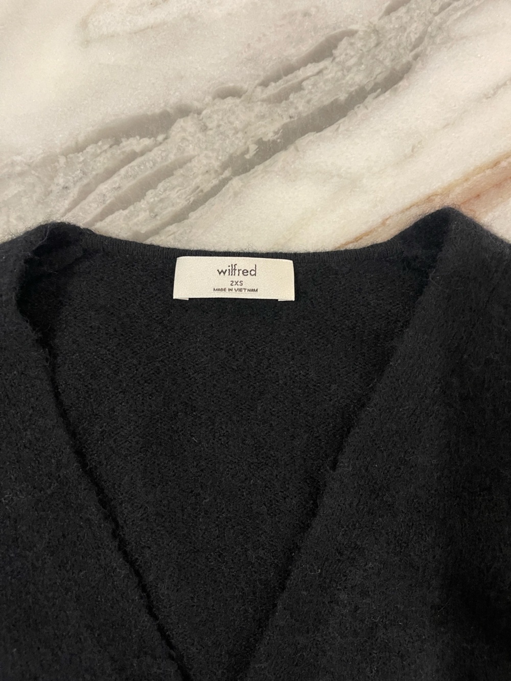 Aritzia Wilfred
SoftSpoke™ Cassidy Wrap Sweater - Picture 5 of 6